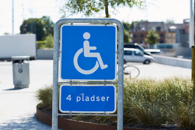 Foto close-up van een parkeerbord voor gehandicapten