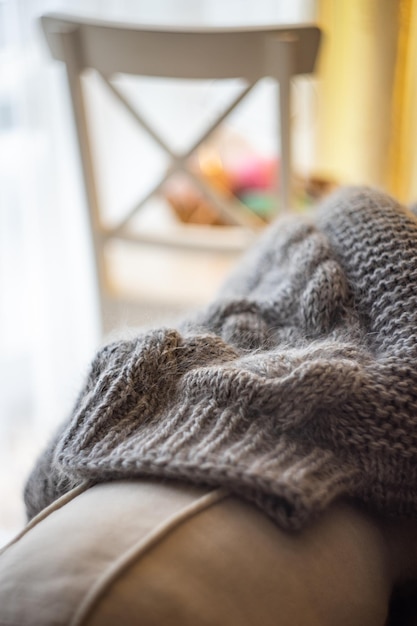 Foto close-up van een persoon die thuis op bed ligt