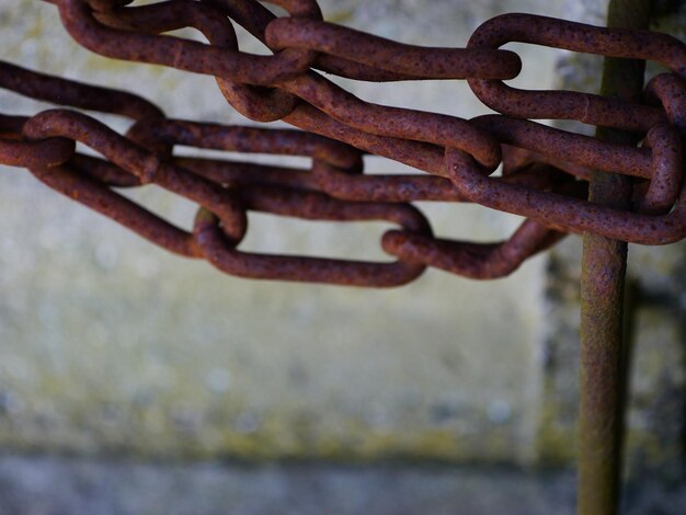 Foto close-up van een roestige ketting