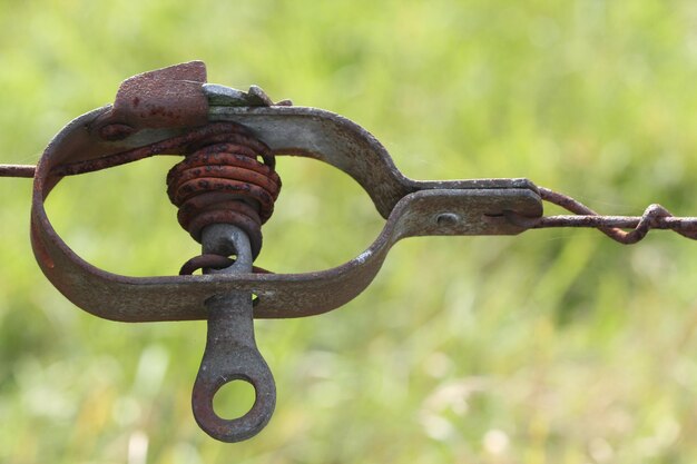 Foto close-up van een roestige ketting