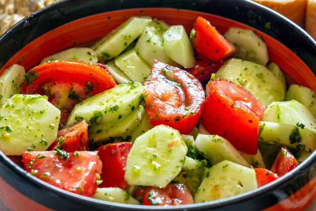 Foto close-up van een salade in een schaal