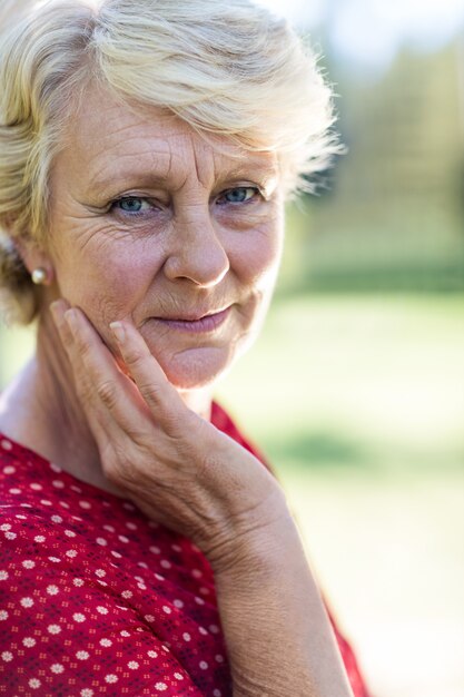 Foto close-up van een senior vrouw