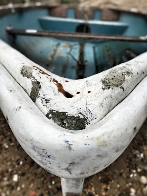 Foto close-up van een verlaten boot