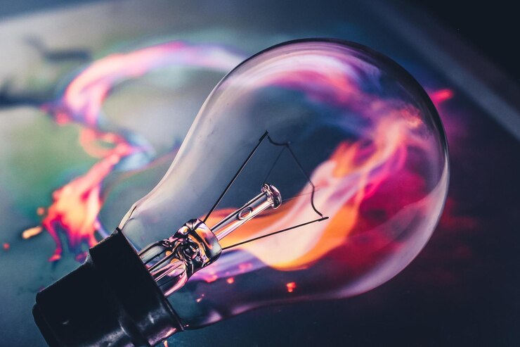 Foto close-up van een verlichte gloeilamp