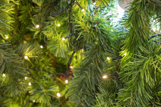 Foto close-up van een verlichte kerstboom