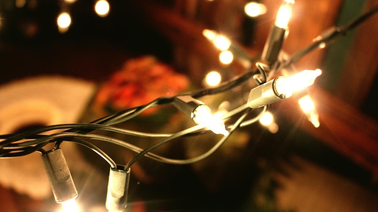 Foto close-up van een verlichte snaarlamp
