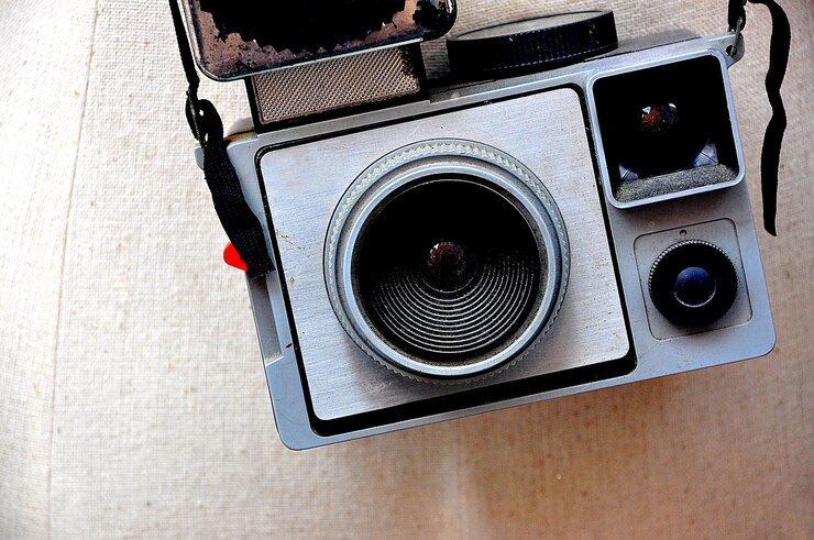 Foto close-up van een vintage camera op tafel