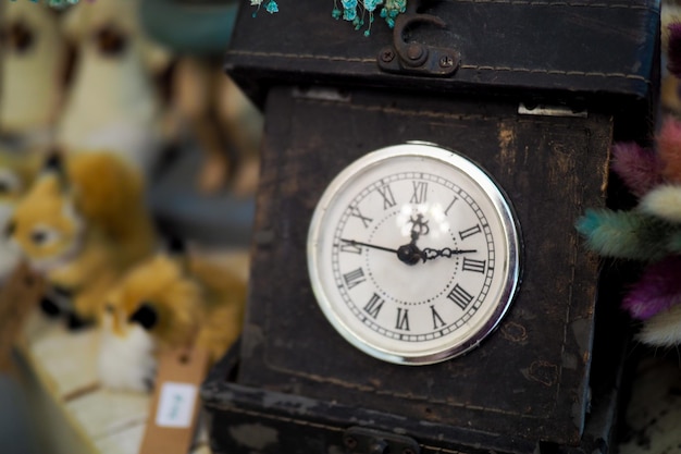 Foto close-up van een vintage horloge te koop