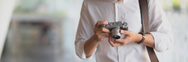 Close-up van een vrouw die fotografeert