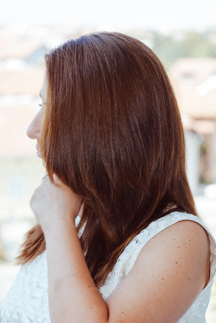 Foto close-up van een vrouw met rood haar.