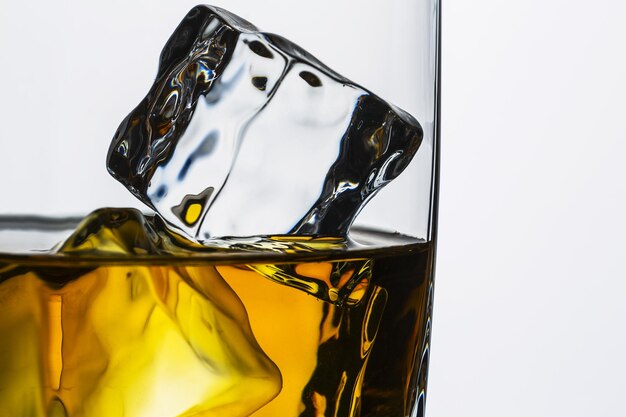 Close-up van een whiskyglas