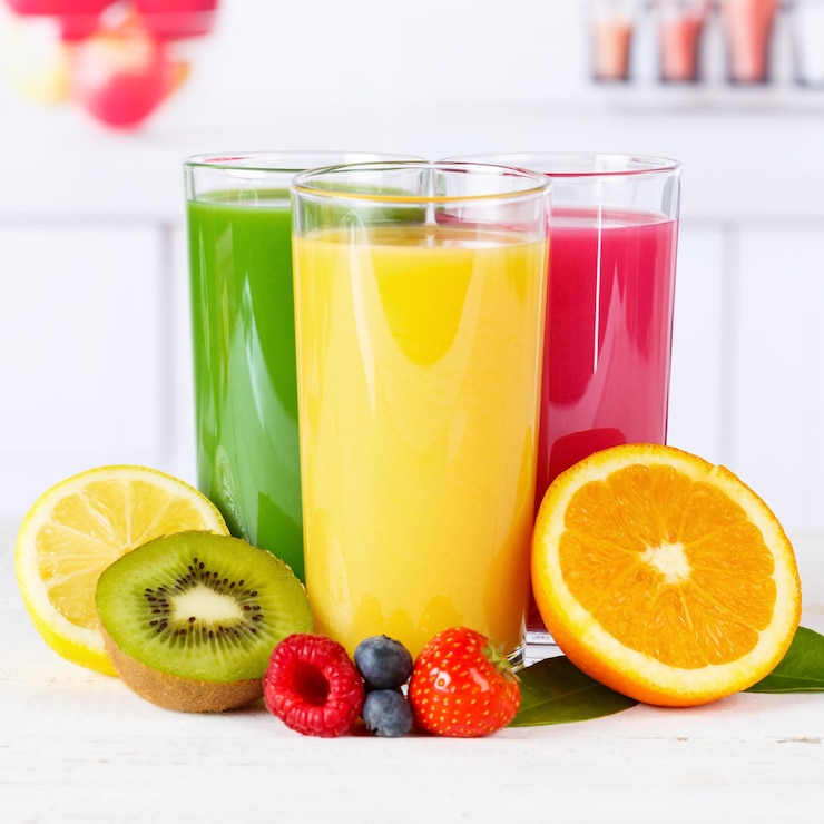 Foto close-up van fruit in glas op tafel