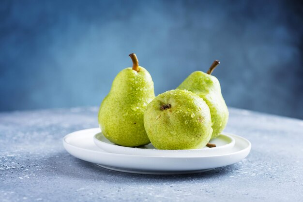 Close-up van fruit in plaat op tafel
