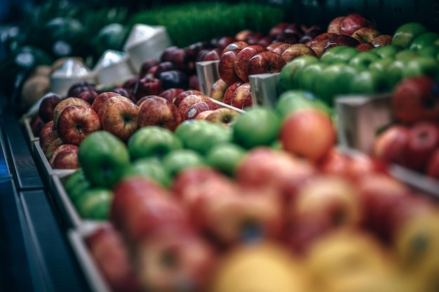 Foto close-up van fruit voor verkoop op de marktstand