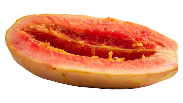 Close-up van gesneden rijpe papaya vruchten in geel-oranje kleuren geïsoleerd op witte achtergrond