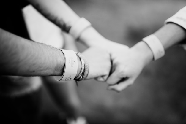 Foto close-up van gestoten stoten samen