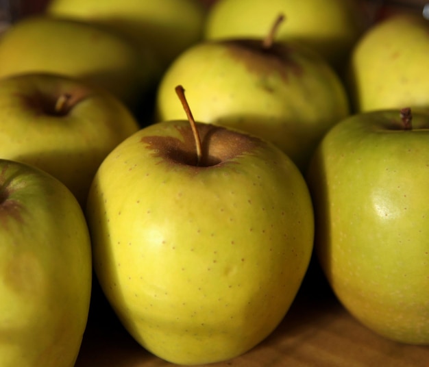 Close-up van Granny Smith appels te koop op de markt