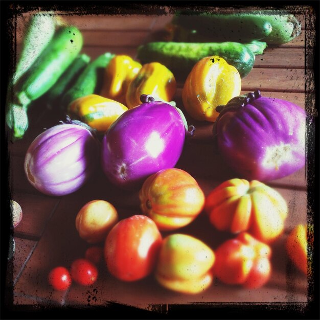 Foto close-up van groenten op tafel