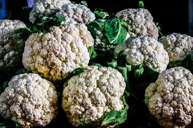 Foto close-up van groenten voor verkoop op de markt