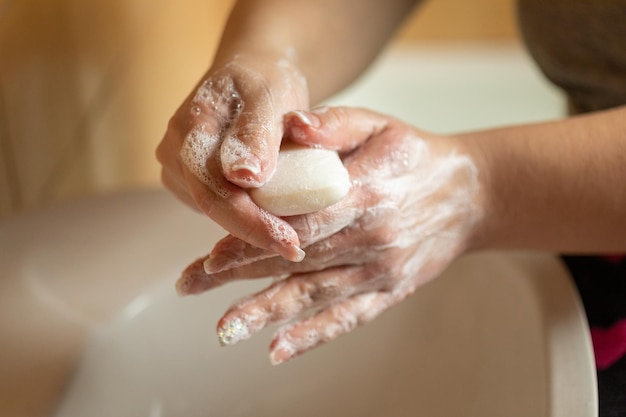 Close-up van hand met ijs