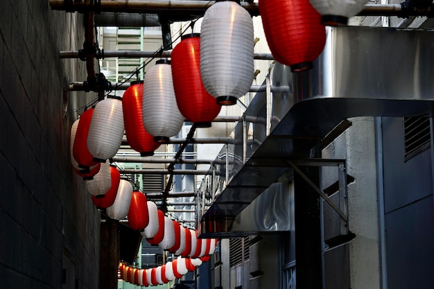 Foto close-up van hangende lantaarns