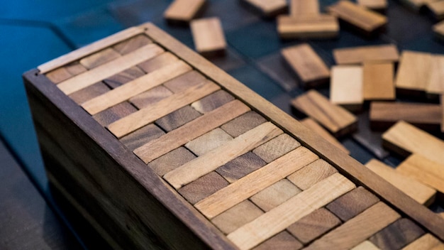 Foto close-up van het blokverwijderingsspel op tafel