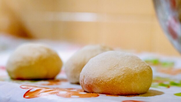 Foto close-up van het dessert op tafel