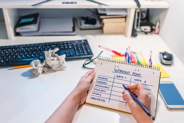 Close-up van het Handschrifttrainingplan van een persoon