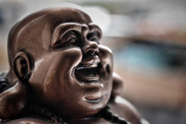 Close-up van het lachende Boeddha standbeeld