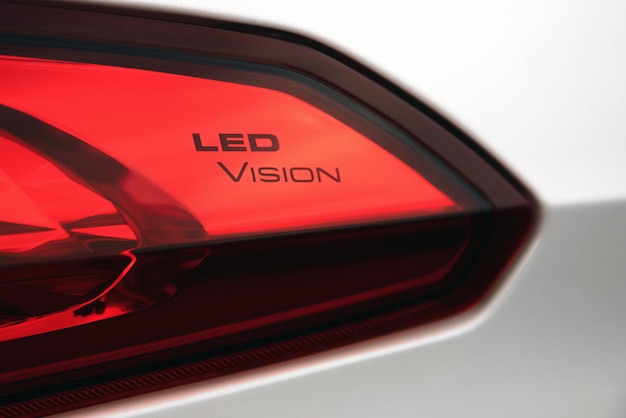 Close-up van het LED-achterlicht van moderne auto