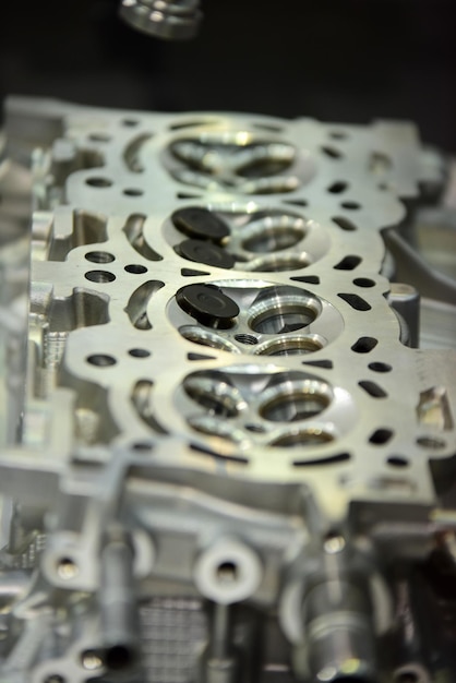 Close-up van het machineonderdeel op de tafel