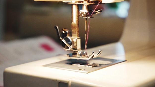 Foto close-up van het machineonderdeel op de tafel