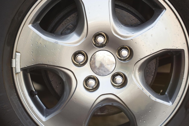 Close-up van het natte wiel