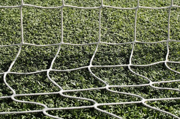 Foto close-up van het net op het grasveld