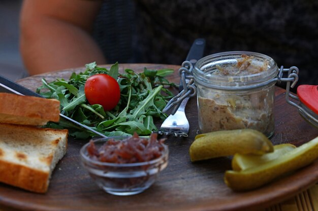 Foto close-up van het ontbijt op tafel