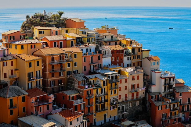 Close-up van het prachtige dorp vernazza aan de kust van cinque terre aan de ligurische zee, italië