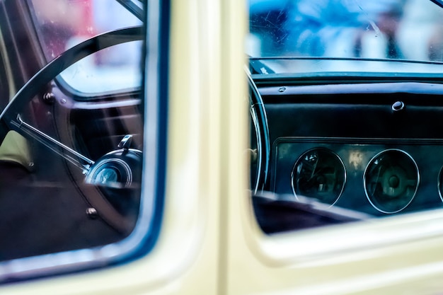 Close-up van het raam van de auto