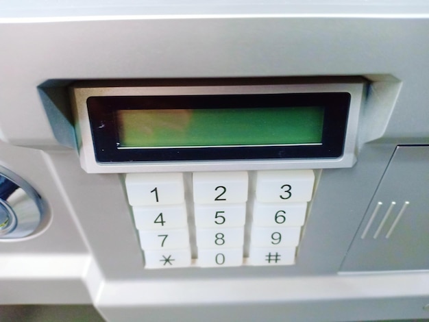 Foto close-up van het toetsenbord op een geldautomaat