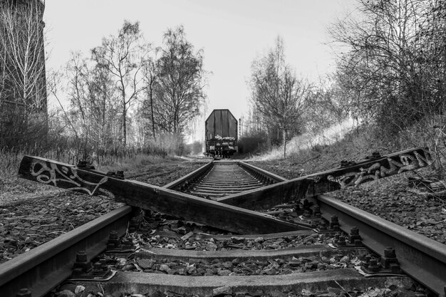 Foto close-up van hindernissen op het spoor