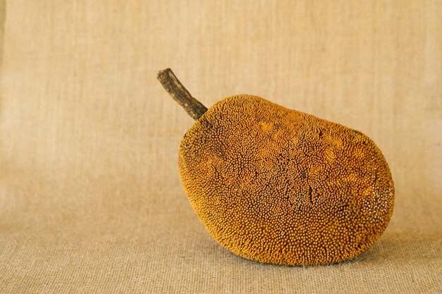 Foto close-up van jackfruit op tafel