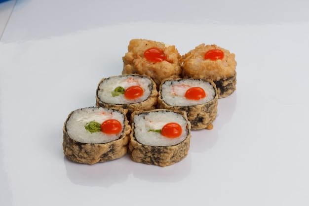 Foto close-up van japanse sushibroodjes