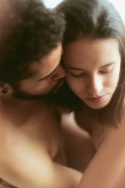 Close-up van jonge vrouw en verliefde mannen