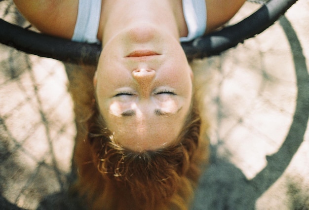 Close-up van jonge vrouw