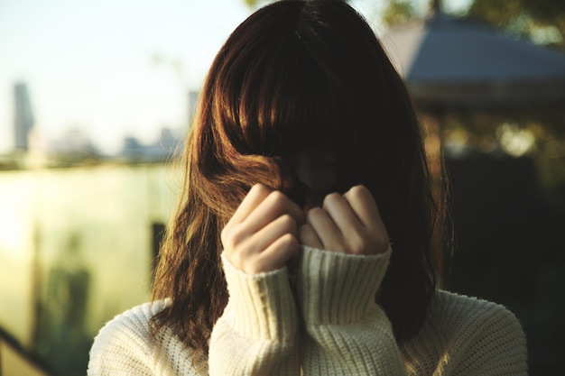 Close-up van jonge vrouw