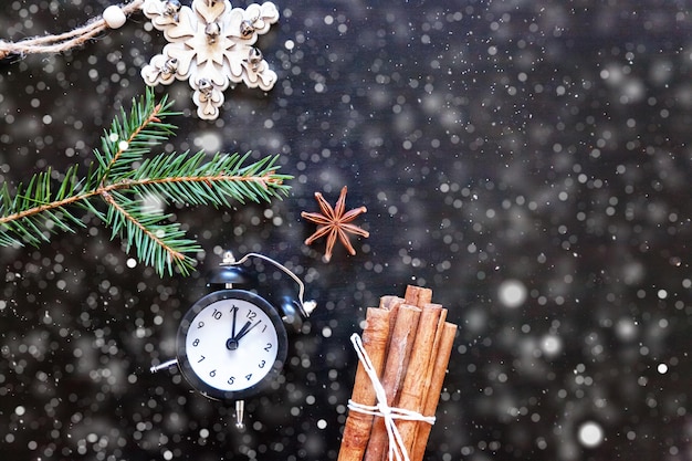 Close-up van kerstversieringen op tafel