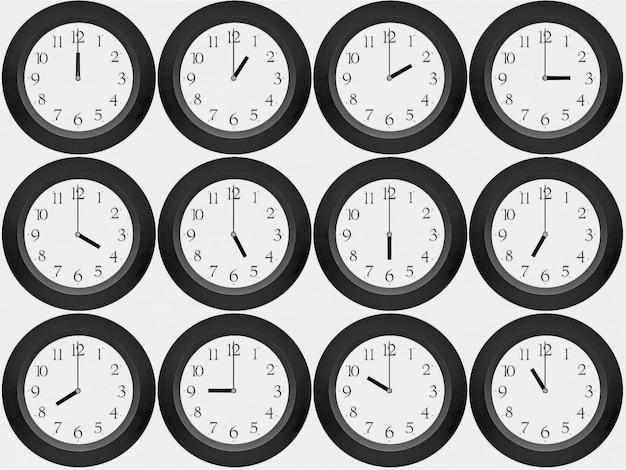 Close-up van klokken die verschillende tijden tonen tegen een witte achtergrond