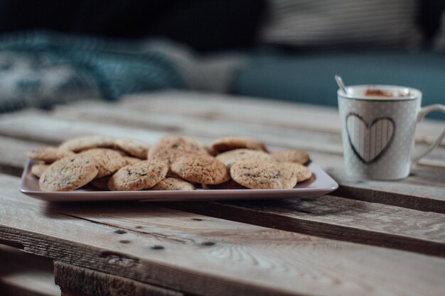 Foto close-up van koekjes op tafel