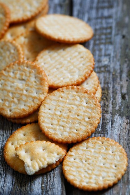 Foto close-up van koekjes op tafel