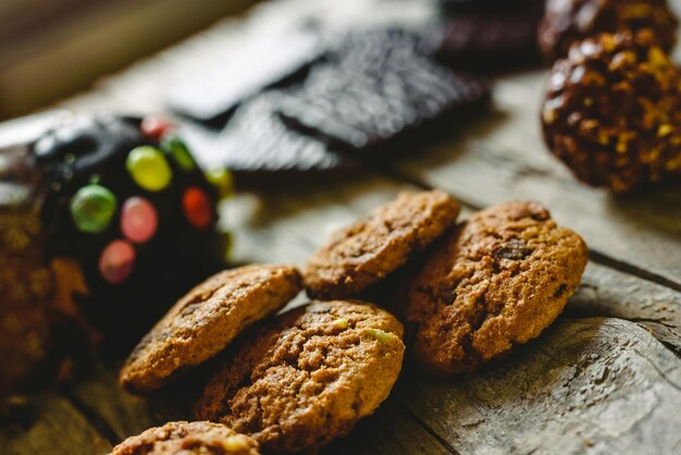 Foto close-up van koekjes op tafel