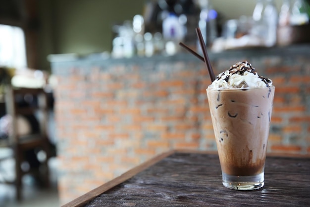 Foto close-up van koffie op tafel